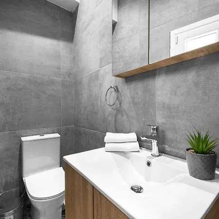 Upper Floor, The Luxury Apartamento *